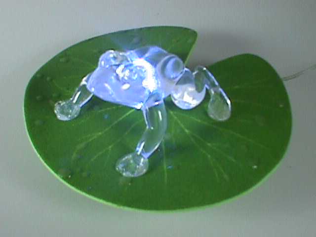 K5019A DECORATIVE ILLUMINATIVE FROG W/FLOATING LEAF (GREEN LED)